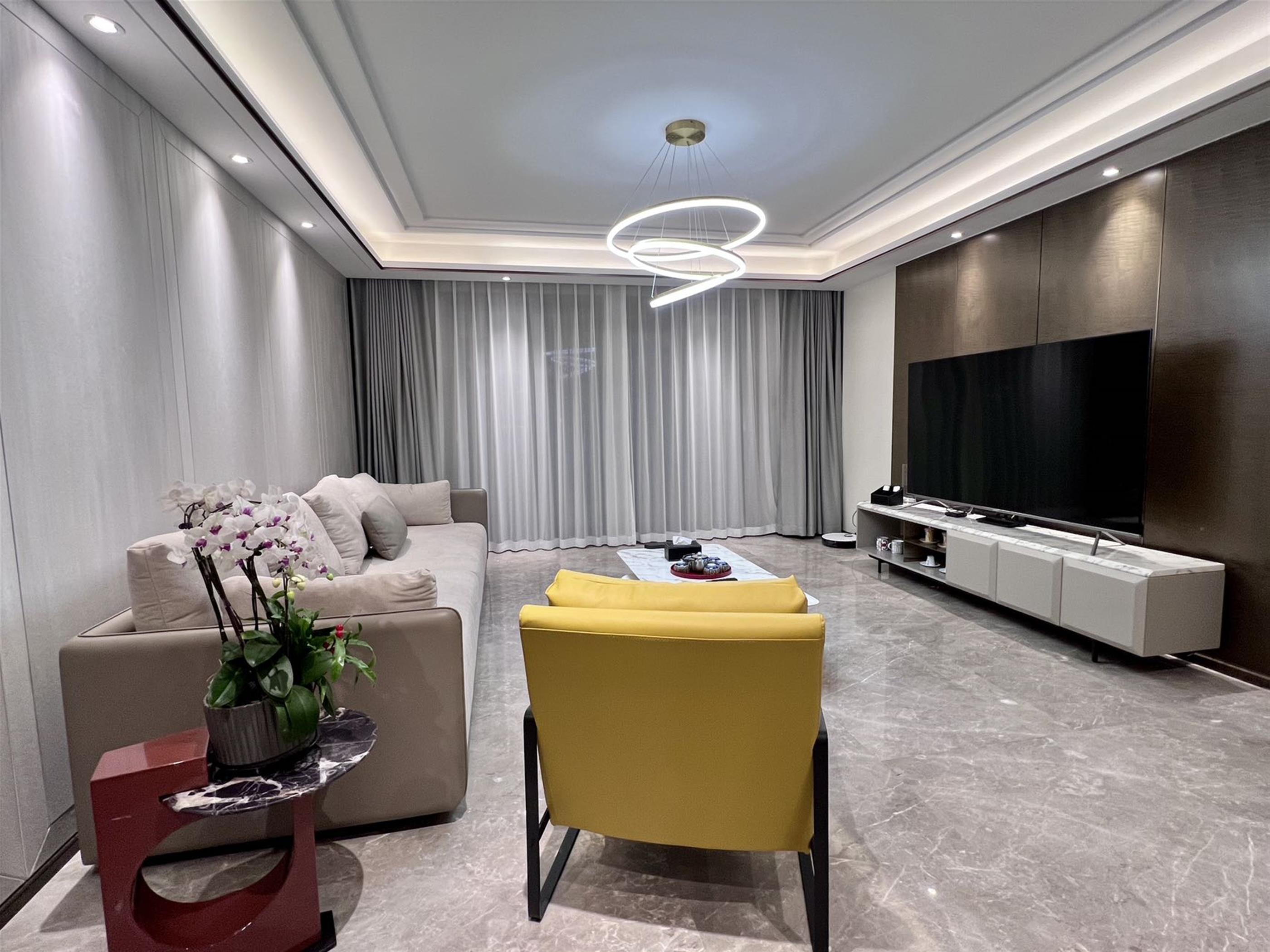 Brand New Luxurious 4BR Apartment in Chinatown Complex for Re