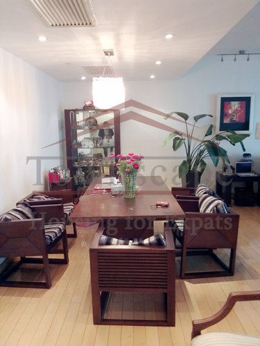 Artistic 3 br apartment in Pudong