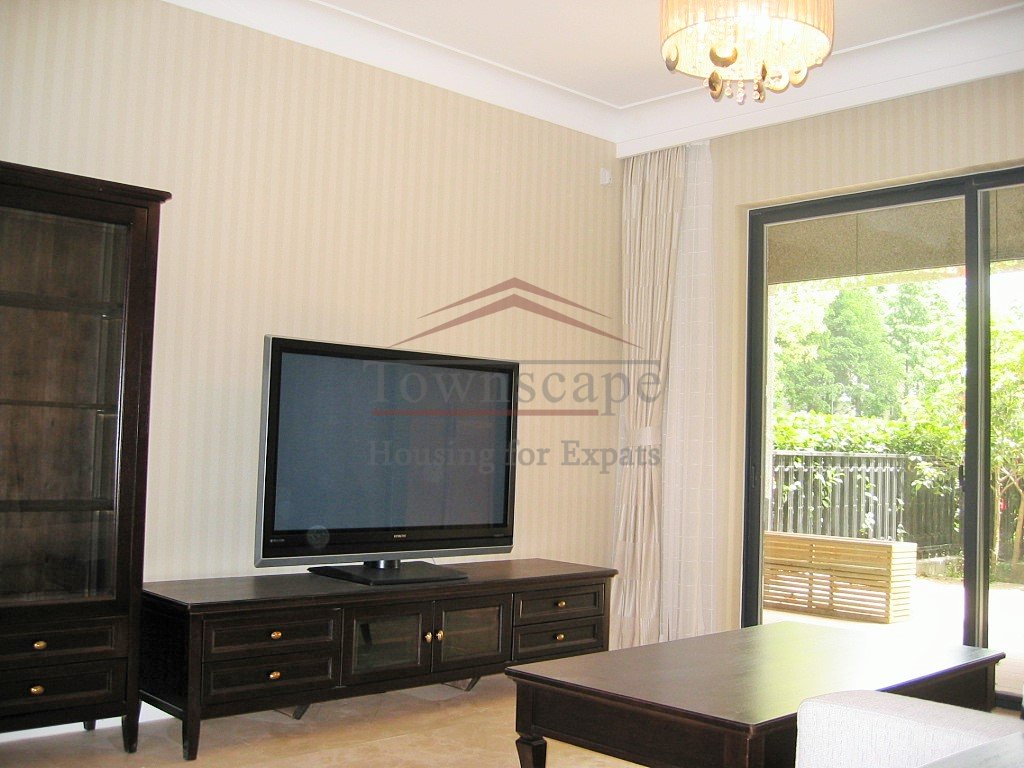 Lovely 2 br apartment with privet garden in Jing'an