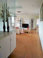 Sunny, Warm 3BR Apartment in Pudong nr Century Park