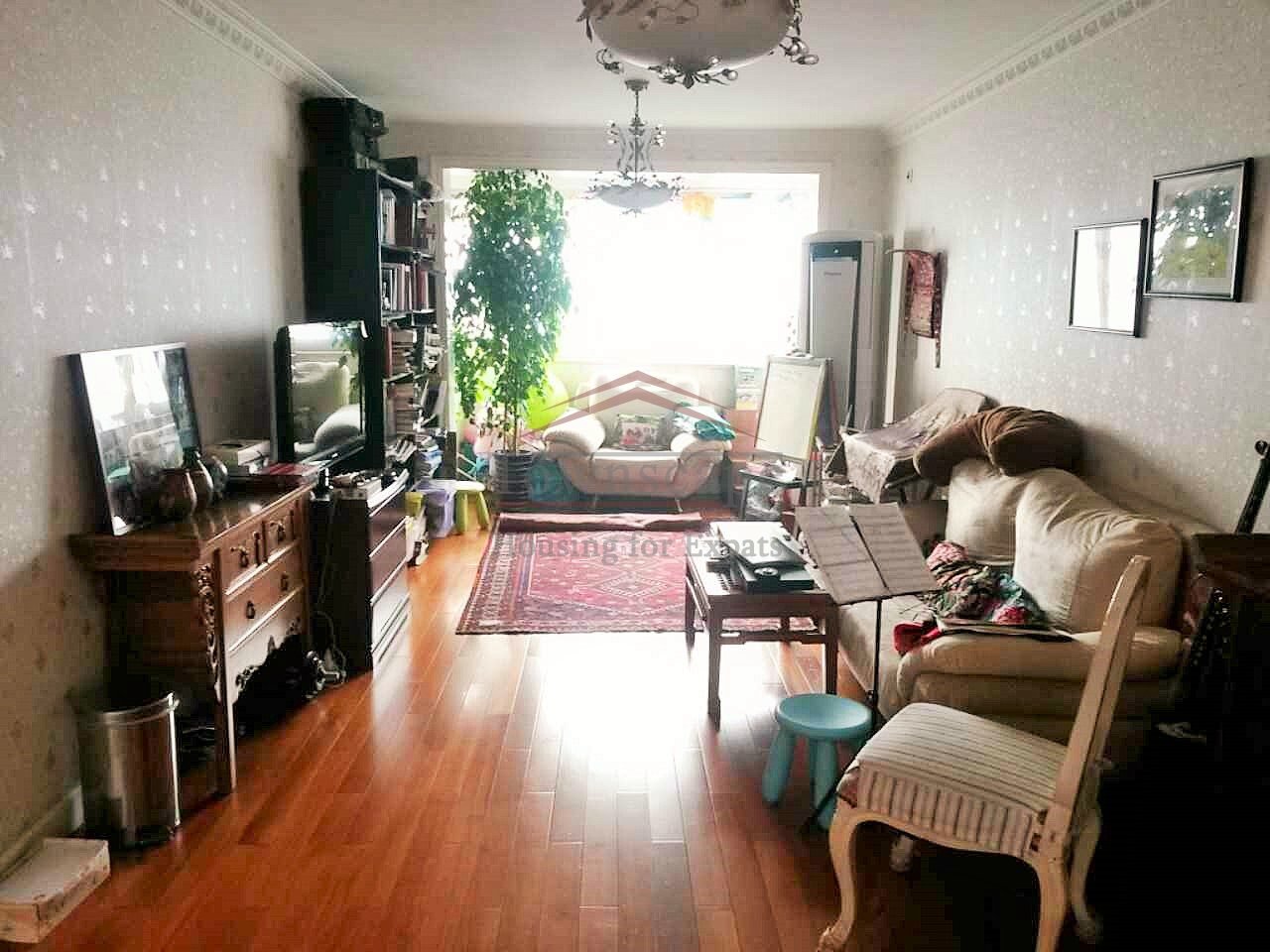 Large three bedroom apartment in Jing'an