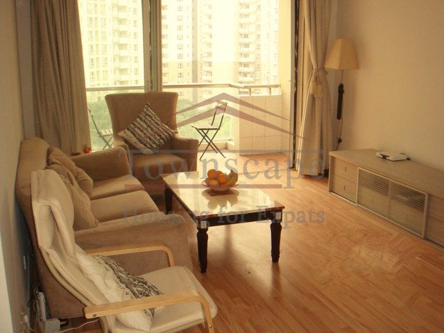 Warming 3 br apartment in Pudong area near line 2 and 9