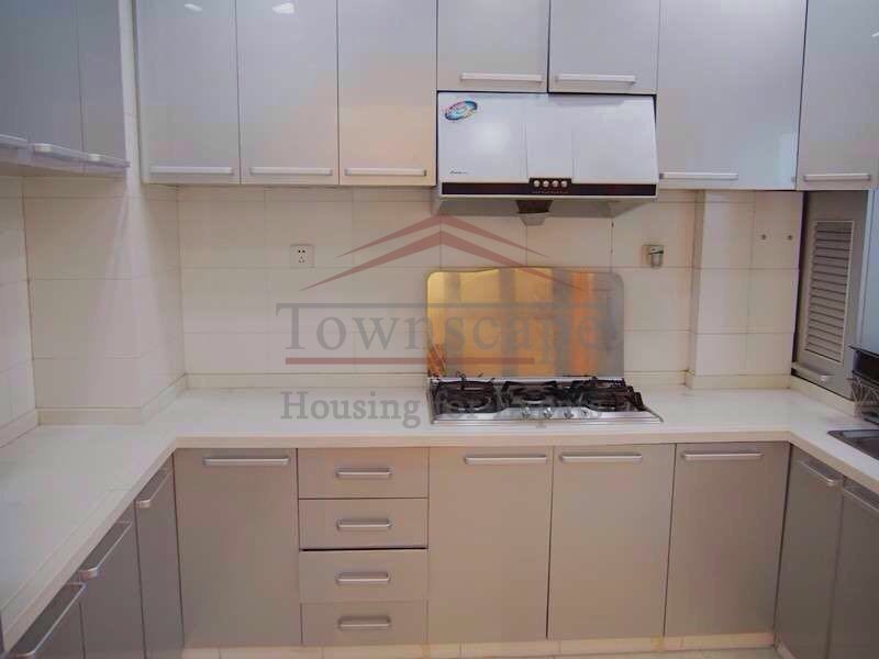 Bright and Spacious 3 BR apartment beside W. Nanjing Rd line 