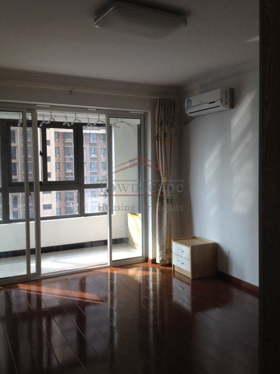 Excellent Value 2 Bedroom apartment at Nanpu bridge station L