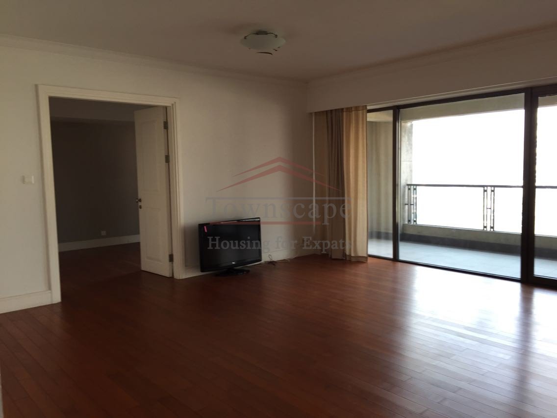 Spacious 3 Bedroom luxury apartment Lakeville Xintiandi L10/1