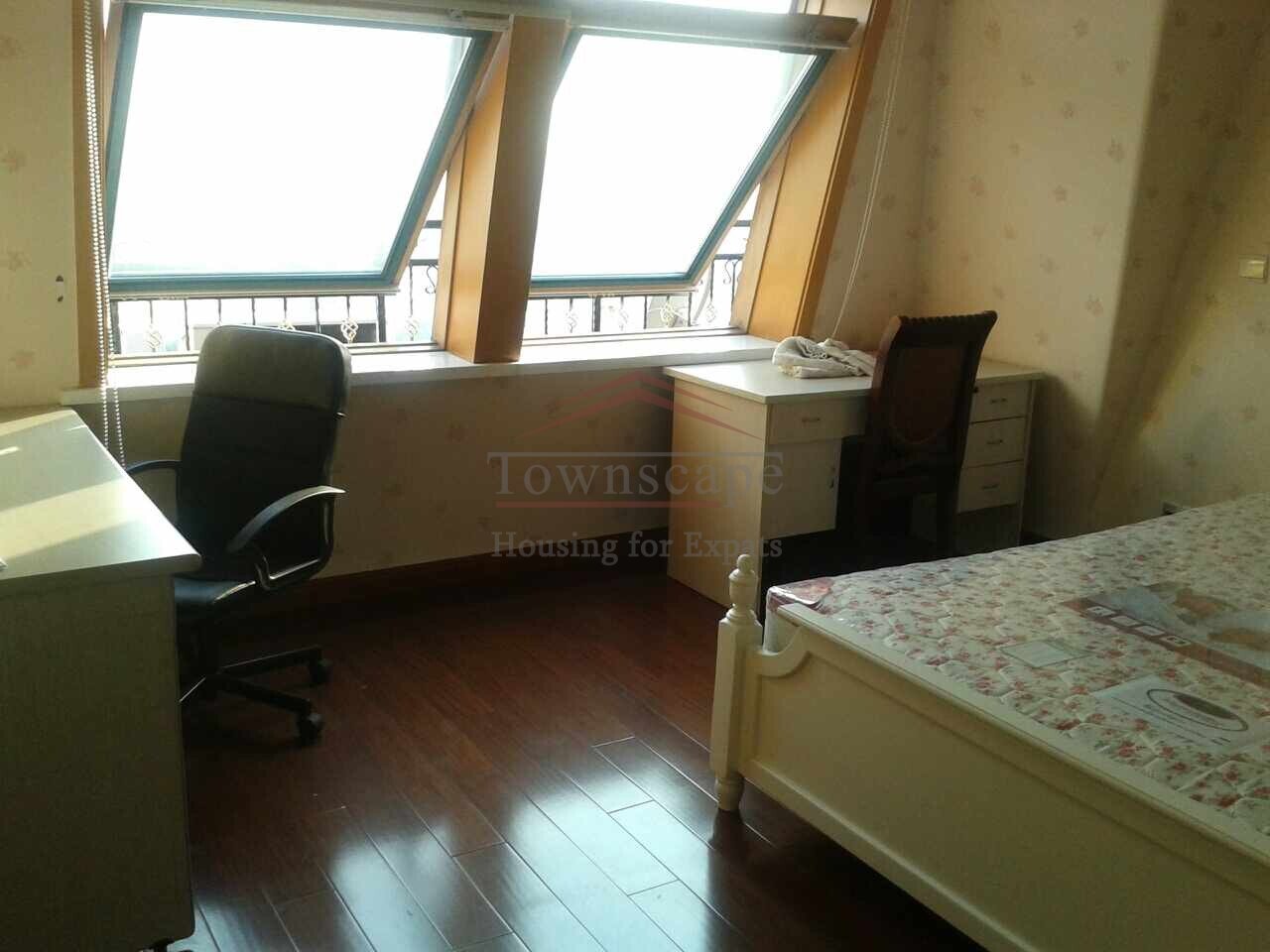 Well Priced 5 bedroom Apartment in Hong Qiao Line 9