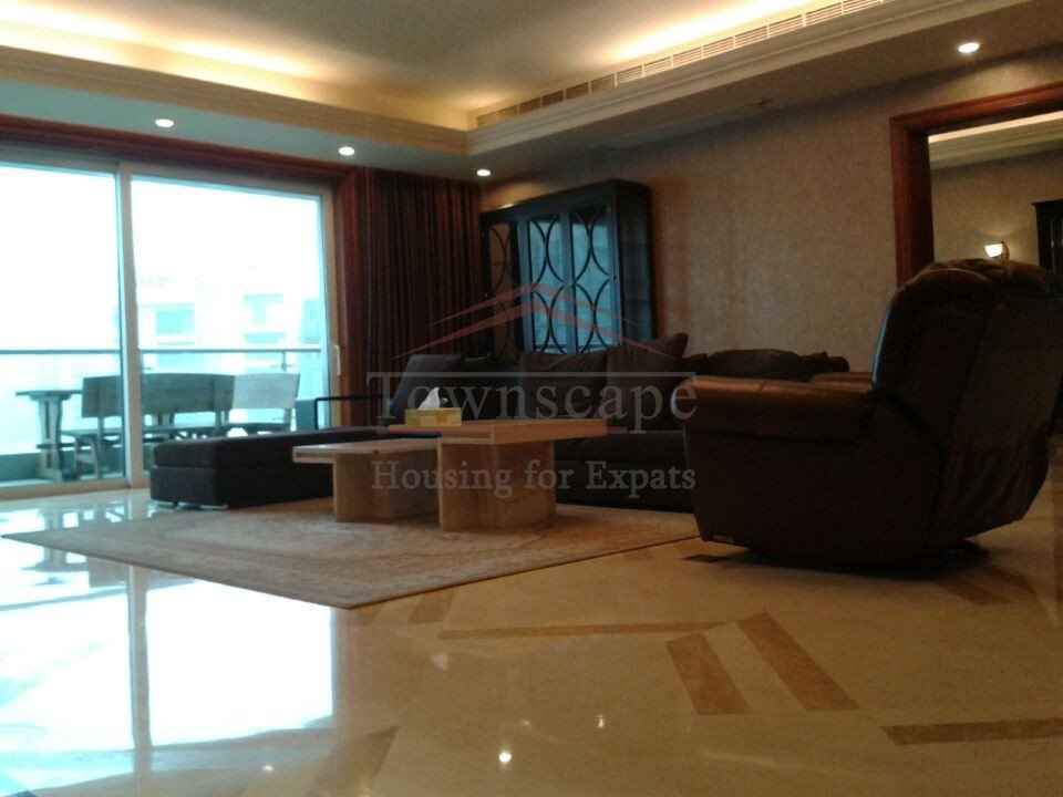 Huge Luxury 2 BR apartment Lujiazui w/ gym,pool,etc