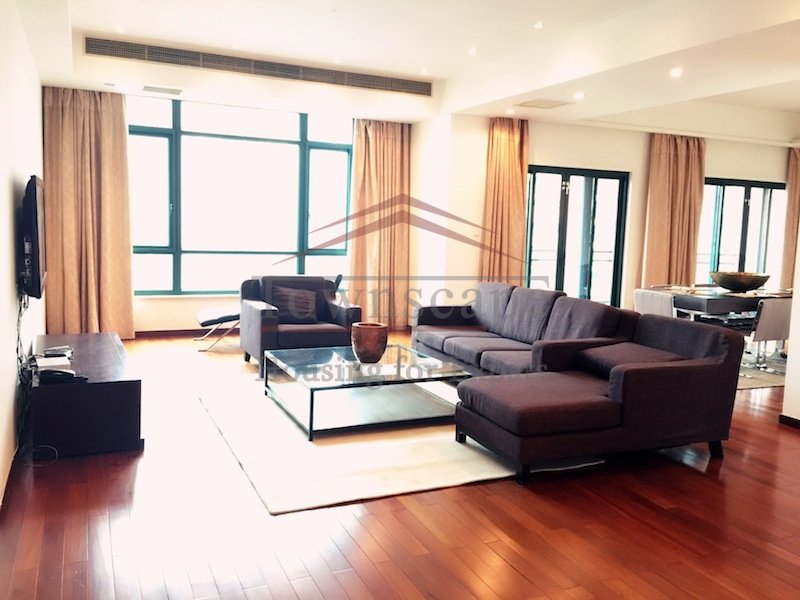 Stunning 3 Bed Apt in Lujiazui Yanlord Garden luxury complex