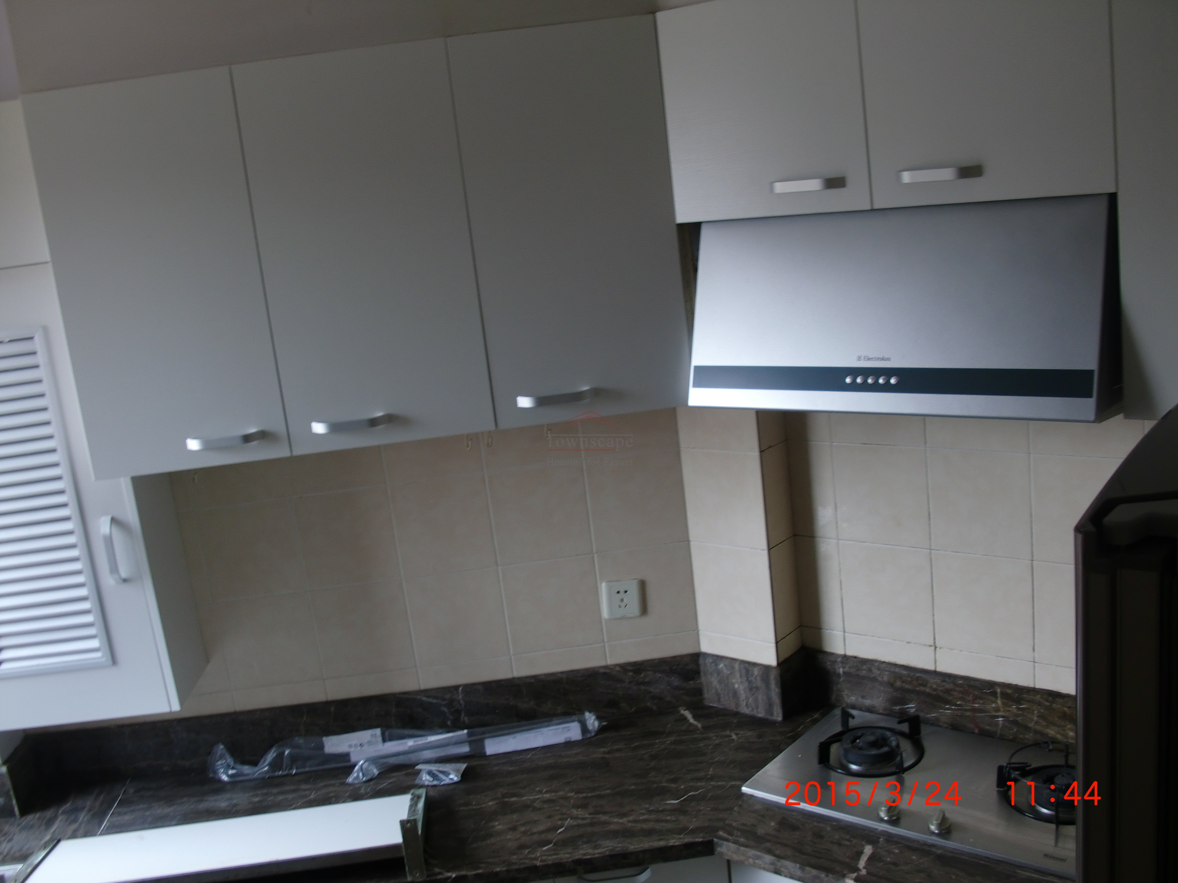 Very Well priced 3 Bed Apt. in Xintiandi line 10 Metro