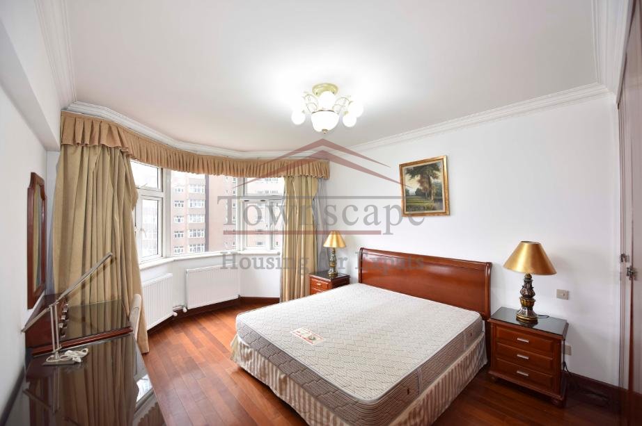 Beautiful 3 Bed Xujiahui apt w/study and maids room