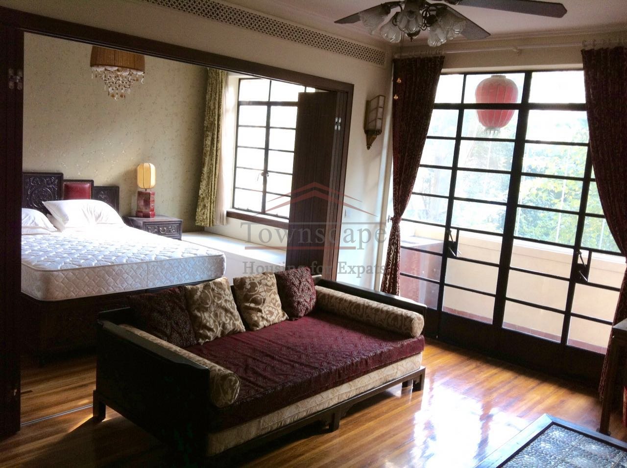 Brilliant 2 BR Lane house in Shanghai former colonial area L1