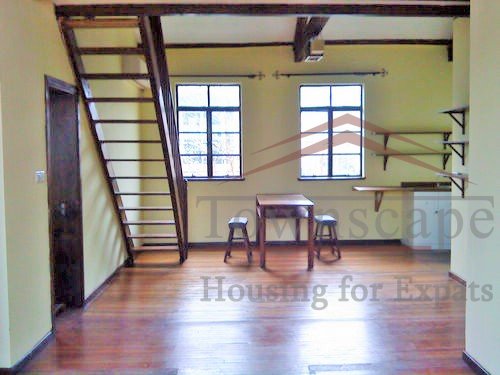 Ample 1br lane house, high ceilings on Hunan Road, FFC