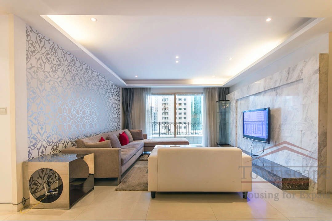 Gorgeous 3BR Apartment + balcony for rent in Nanjing West Roa