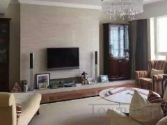 Spacious Luxury Apartment in Skyline Mansion, Lujiazui