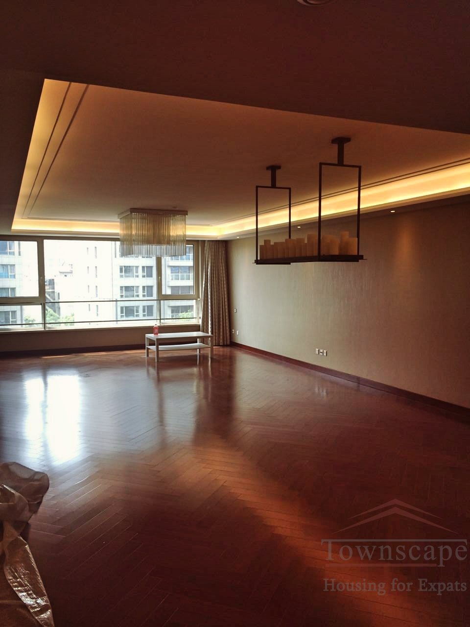 Spacious Luxury Apartment in The Paragon, Maoming Road