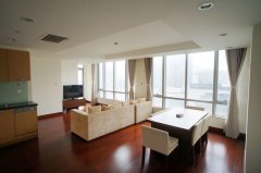 Spacious 2BR Apartment above Suzhou River