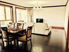 Bright, Modern 3BR Apartment in Downtown near Yuyuan