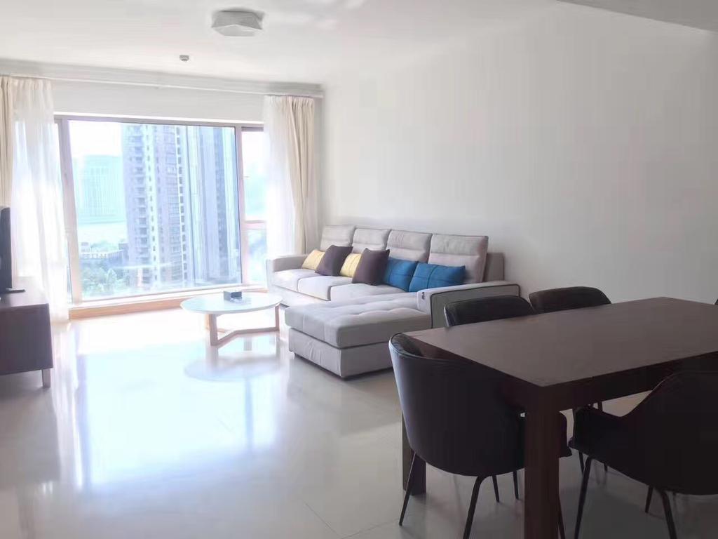 Recent 2 BR Apartment Lujiazui