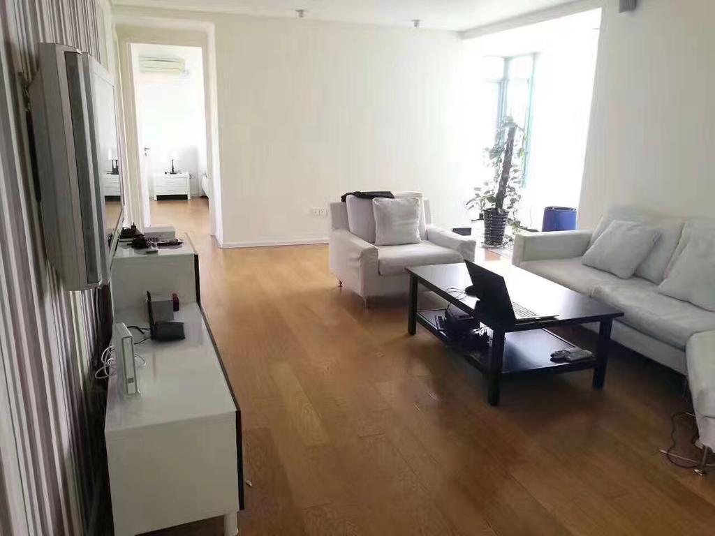 Bright Three Bedroom Apartment for Rent in Xujiahui