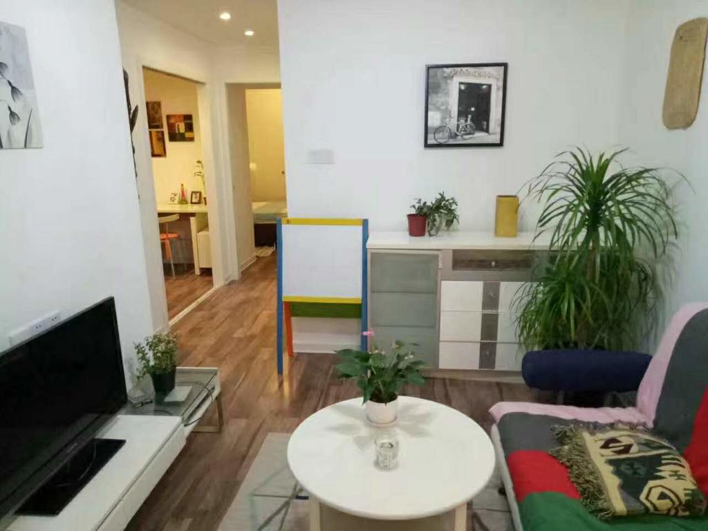 Affordable Three Bedrooms Apartment in Jiaotong University