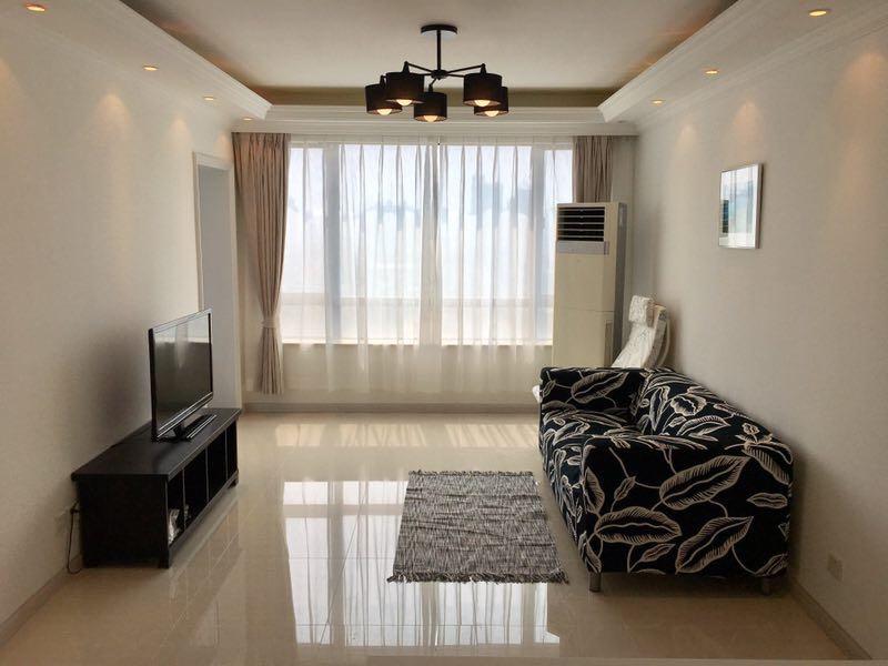 Spacious 2 Bedrooms Apartment with Ultra Convenient Location 