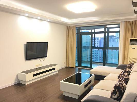 Xujiahui: Nice 3 BR Apartment below the Market Price