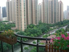 Ample 4BR Apartment with 3 Balconies in Hongqiao