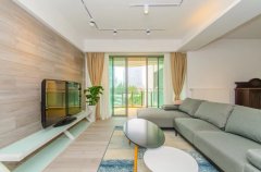 Ample 4BR Apartment in West Nanjing Road