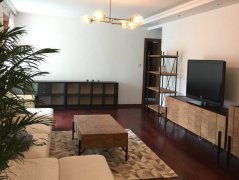 Renovated 3BR Apartment in Good Compound in Xujiahui CBD