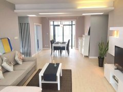 Great Value 4BR Apartment in Jingan