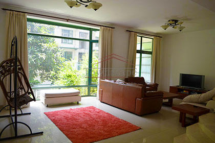 Living Room Large 4BR duplex in Spring Garden