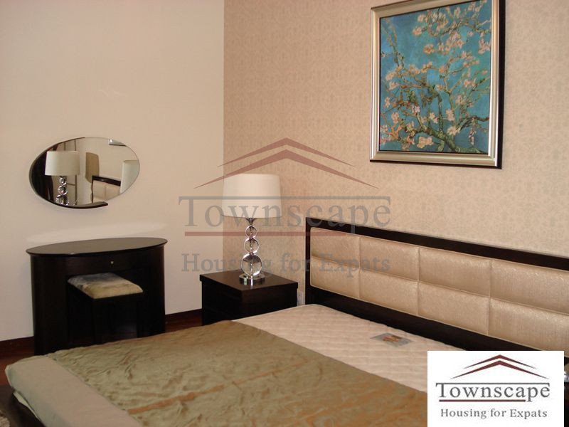 lujazui apartment rentals family 4 br apartment in Lujazui Yanlord garden complex