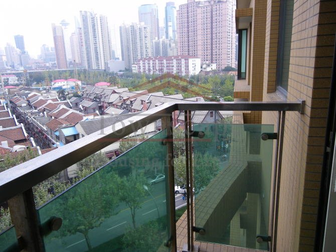 shanghai apartment with great view Cosy three bedroom apartment near West Nanjing Road