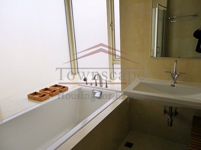 ladoll international 3br apt Cosy three bedroom apartment near West Nanjing Road