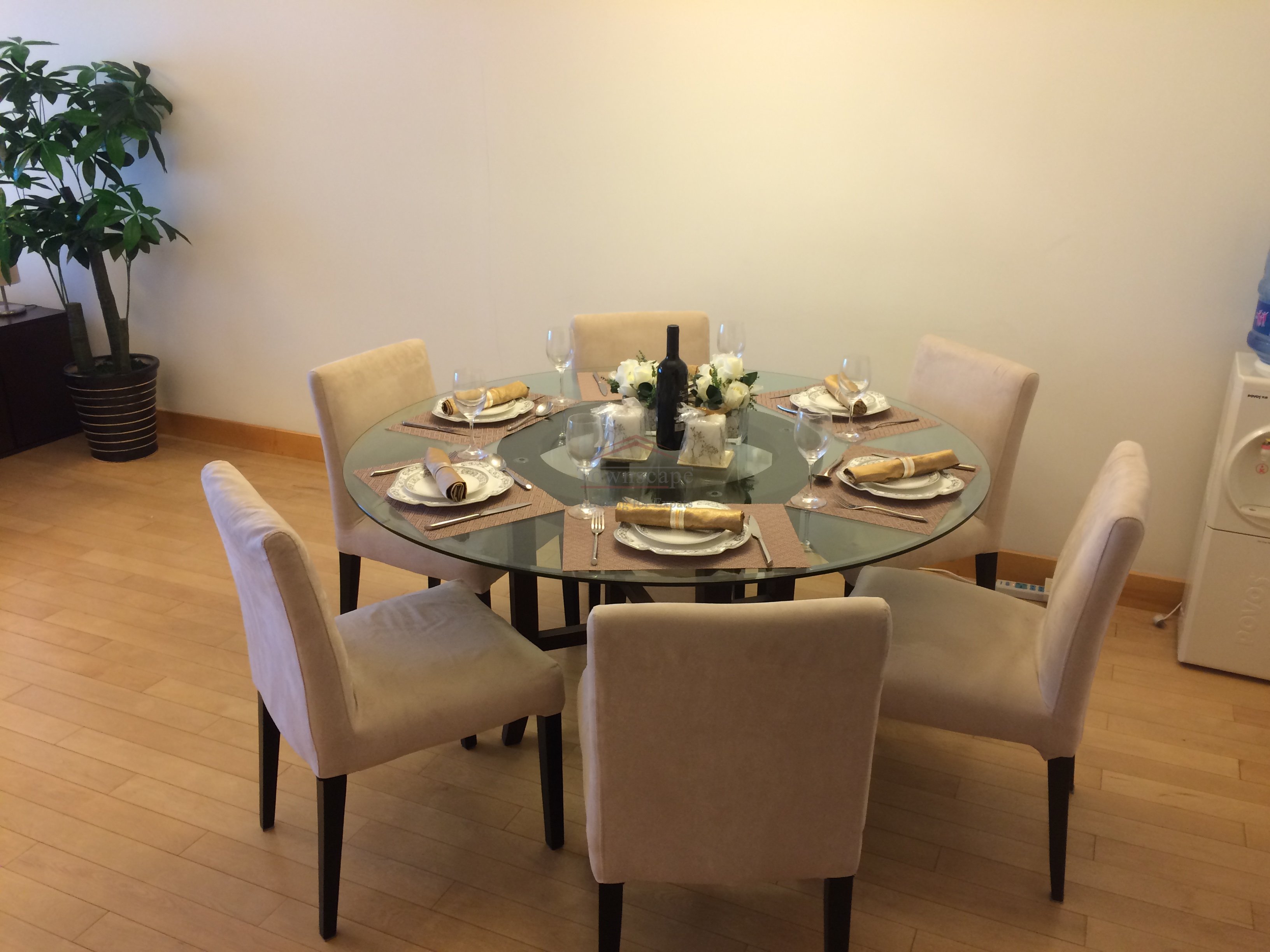 Jing\ width= large 3br apartment close to west Nanjing road