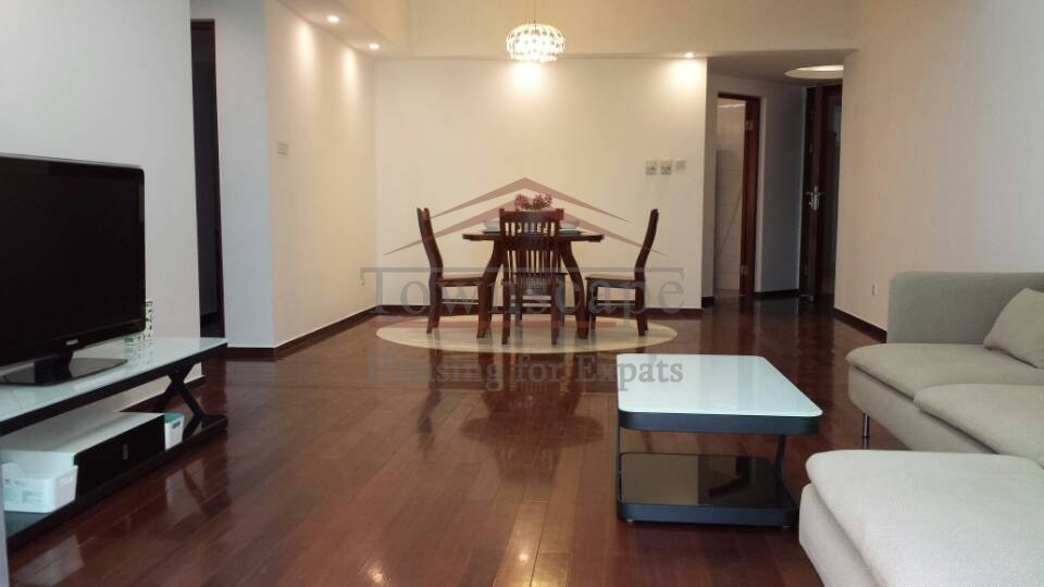 Shanghai apartment Lujiazui Good quality 3br apartment by HuangPu river