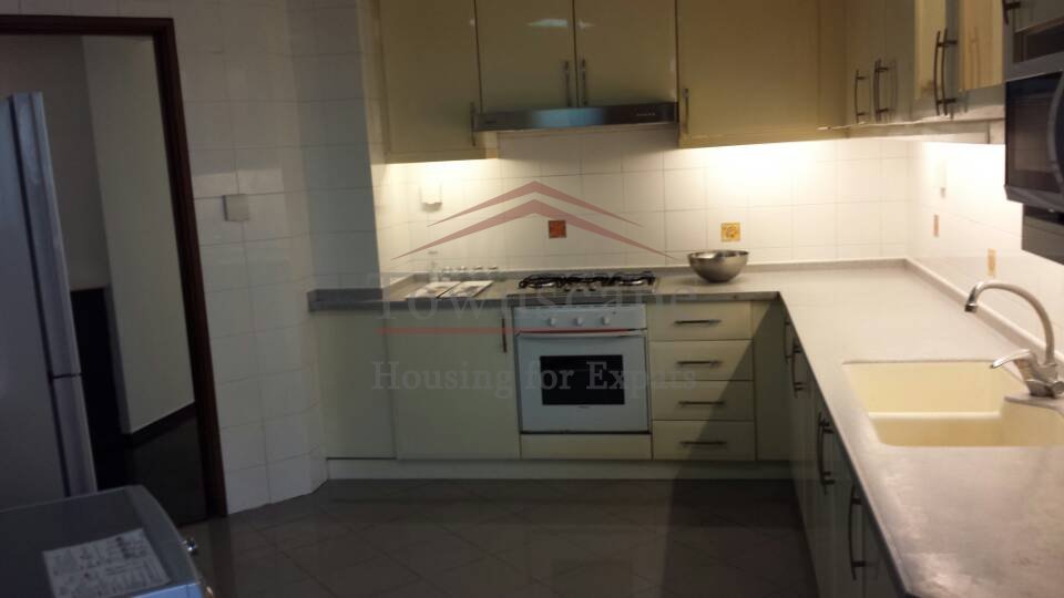  Good quality 3br apartment by HuangPu river