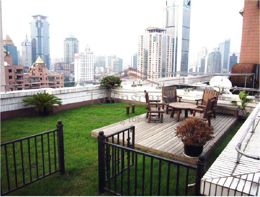 Shanghai apartment with roof top garden Luxury 3 br apartment in Jing