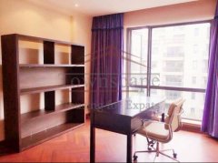  Very spacious, newly renovated 4br apartment in Xujiahui