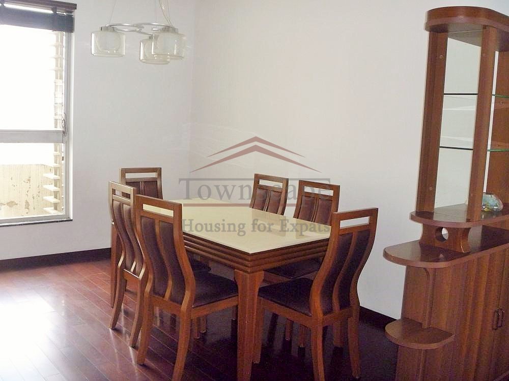  Fabulous 3 br apartment in Lujiazui area