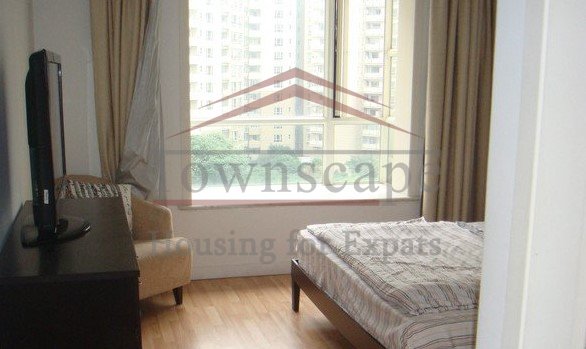 Summit panorama Warming 3 br apartment in Pudong area near line 2 and 9