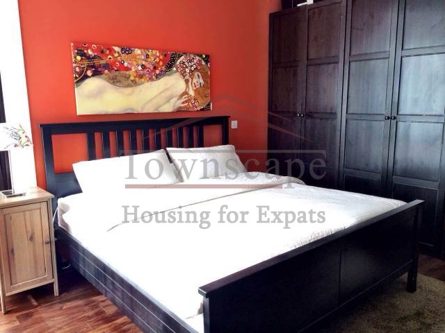 Rent Shanghai Charming 2 BR apartment central Shanghai Nanjing Rd Line 2