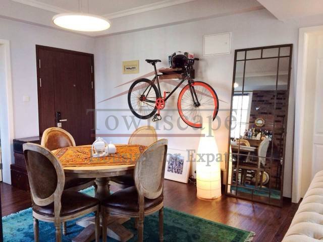 Expat housing Shanghai Charming 2 BR apartment central Shanghai Nanjing Rd Line 2