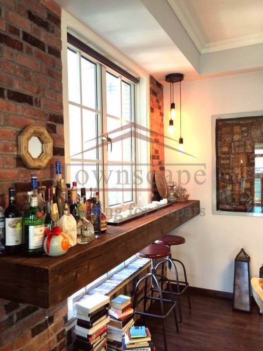 Shanghai rent Charming 2 BR apartment central Shanghai Nanjing Rd Line 2