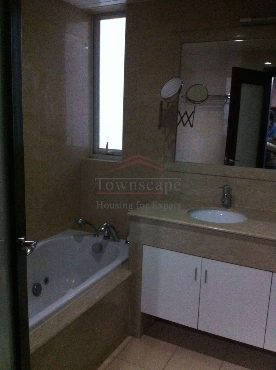 Rent house Shanghai 3 BR Apartment in Central Shanghai beside Xintiandi L10