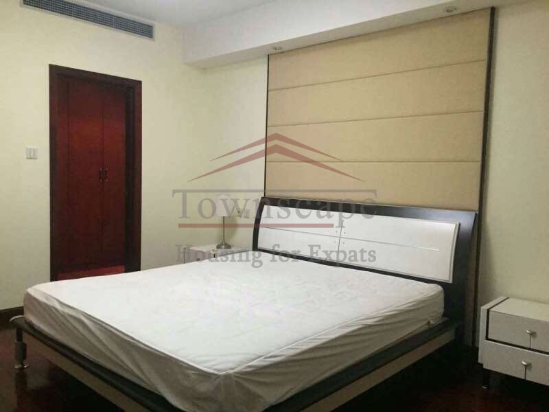 Rent apartment Shanghai Clean well priced 3 BR apartment line 2/11 Jiangsu Rd station