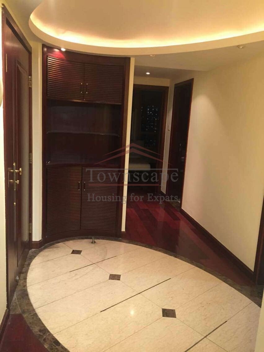 Shanghai apartment rent Clean well priced 3 BR apartment line 2/11 Jiangsu Rd station