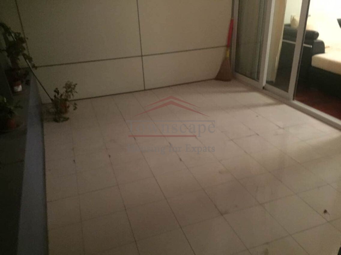 Rent in Shanghai Clean well priced 3 BR apartment line 2/11 Jiangsu Rd station