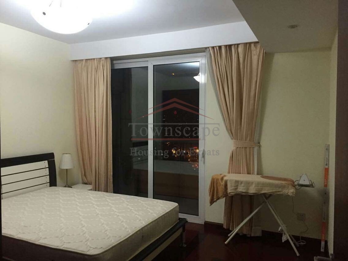 Shanghai apartments Clean well priced 3 BR apartment line 2/11 Jiangsu Rd station