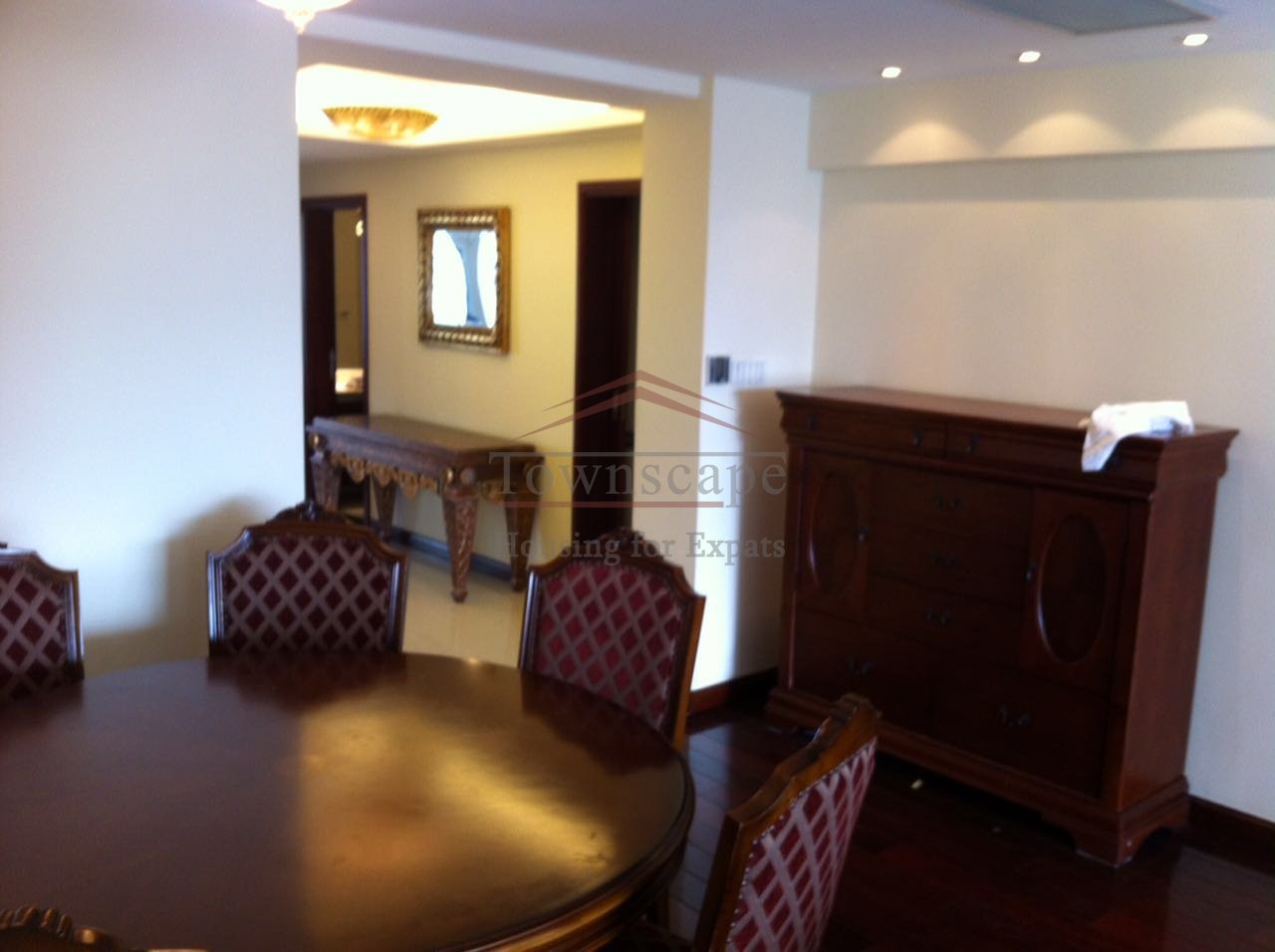 shanghai home Excellent 3 BR apartment Central Shanghai Line 2/11